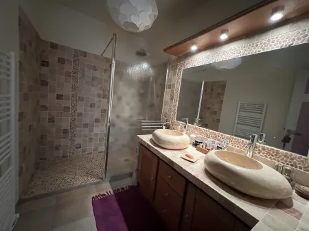 Appartement Standing Climatise,vue Mer, 5mn Plage DU Ricanto, 2,3kmcentreajaccio Отели в г. Аяччо