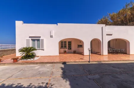 three bedroom apartment Отели рядом с достопримечательностью «Forio - Piazzale San Francesco»