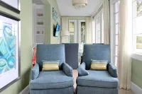 2 Bed 2 Bath Waterfront House located in Schooner Bay, Abaco Hotels in Schooner Bay