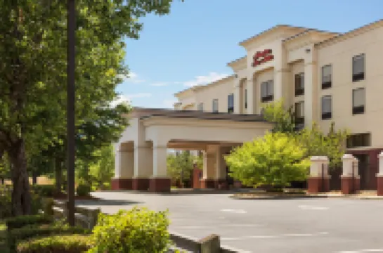 Hampton Inn & Suites Manchester-Bedford Hotels in Bedford