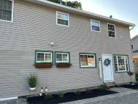 Charming 3-bedroom WALKING distance to BEACH bottom unit of duplex in Edinboro