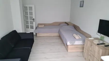 Charming 2-bedroom ZAPAD1 apartment with AC, WiFi in delightful Kazanlak Отели в г. Казанлык