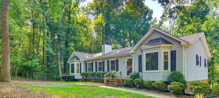 Private Yard & Deck: High Point Home Base! Ξενοδοχεία στην πόλη Davidson County