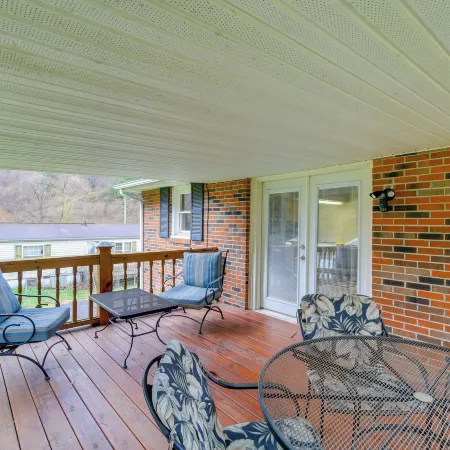 Bluefield Home w/ Covered Deck - Near Parks!