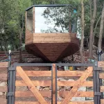 MONKEY MANSION - Luxurious treehouse with outdoor hot tub