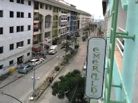 Emerald Hotel Hotels near ALANGKARN