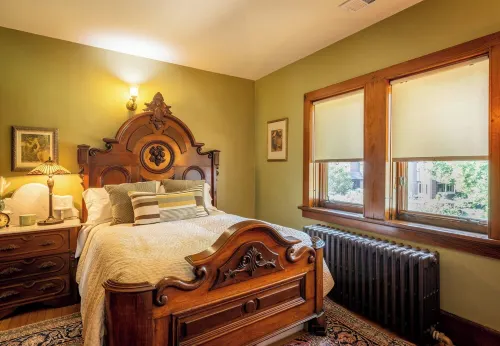 Experience a 3 bedroom historic apartment Rock Island, IL Hotel a Rock Island