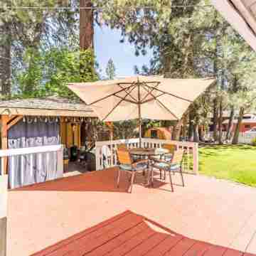 Minutes Walk to Downtown, Whychus Creek—-Bedroom, Cozy Cottage/Private Sauna. Hotel Exterior