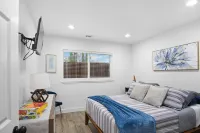 Charming 2-bedroom house in lovely Lodi with WiFi, AC - 2-Star
