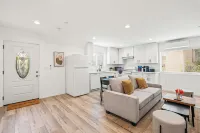 Lovely 2 floor, 3-bedroom house in Alhambra with AC