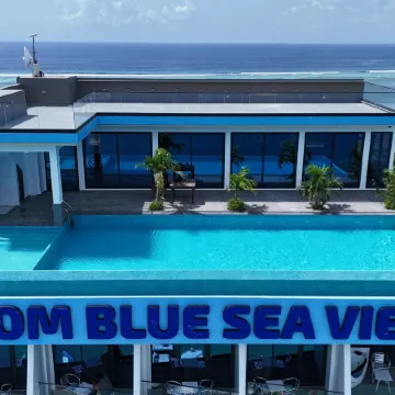 iCom Blue Sea View