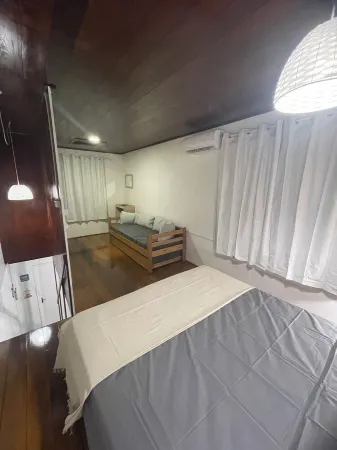 Fully renovated guest house with private access - just 3 blocks from the BEACH Отели в г. Торрес