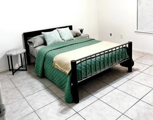 Cozy 2-bedroom apartment in lovely Edinburg with WiFi, AC