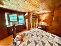 Great Sacandaga Lake 4 Season Cabin - Leaf Peeping Availability!