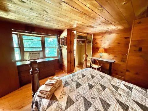 Great Sacandaga Lake 4 Season Cabin - Leaf Peeping Availability!