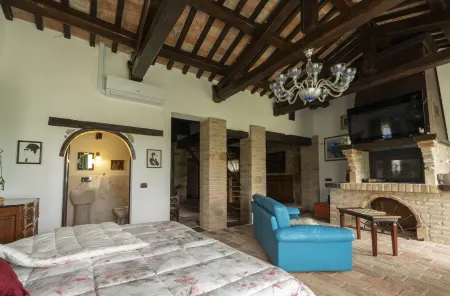 Private luxury villa with pool and hot tub in the Sibillini Mountains