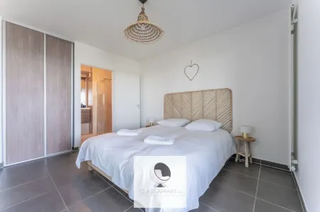 Luxury building with pond view and parking Отели в г. Могио