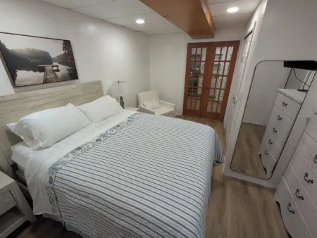 Charming  1-bedroom apartment in peaceful Dayton with WiFi, AC. Отели в г. Дейтон