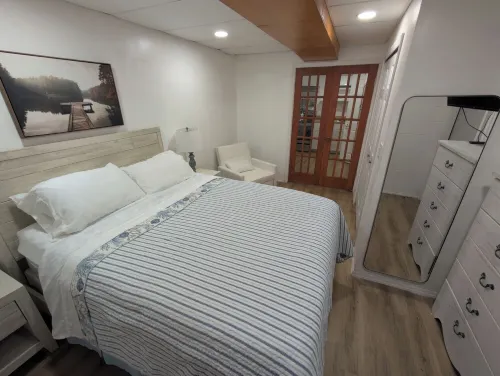 Charming  1-bedroom apartment in peaceful Dayton with WiFi, AC. Hotels in Dayton