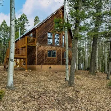Charming 3-bedroom Angel Fire cabin