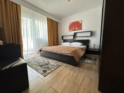 Wonderful, Luxury 2-Bedroom Apartment in delightful Constanța with WiFi, AC فنادق في 