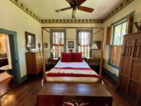 Historical Krezdorn House in the heart of Seguin!