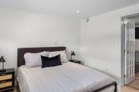 Dieppe Charm Suites, 2 BDRM, Walk to Local Market Hotels in Dieppe