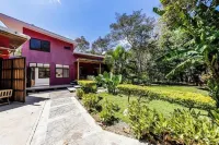 Home In Hacienda Iguana, walk to the beach
