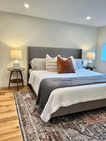 Charming 3-Bedroom Family Retreat, DOWNTOWN Shelburne Falls. Walk to Everything!