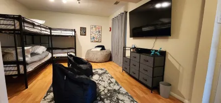 Peaceful 3-bedroom house in the pine trees of Flagstaff with huge deck!