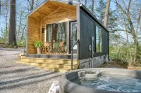 Luxury Tiny Retreat • Hot Tub & Fire Pit