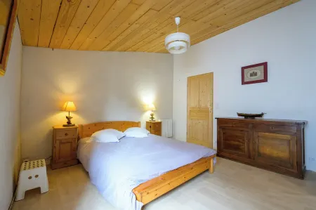 Old wine storehouse restored in 2020 Отели в г. Сент-Мари-Де-Ре