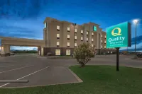 Quality Inn & Suites Pearsall Hotels in Pearsall