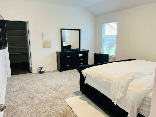 Spacious 5-bedroom house in Evergreen / Pool + Family Friendly