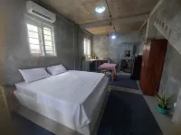 Charming 2-bedroom house 700 m to beach with AC, WiFi in welcoming Ahangama