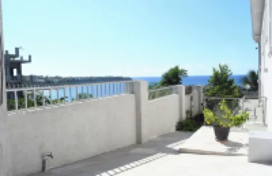 Crystal Resort. 5 mins from beach, 15 Mins to Ocho Rios Centre , Secure, CCTV.