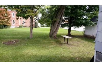 Quaint 3 bedroom house in the heart of Palmyra! Hotels near Sacred Grove Welcome Center