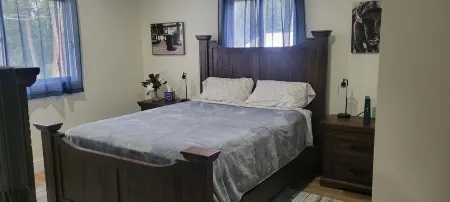 3-bedroom house in gorgeous Libby with WiFi, AC. Book your stay now