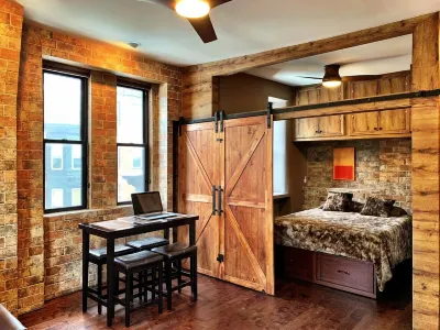 Chicago’s BEST location… Lincoln Park, Lake Michigan, Wrigley Field, and more! Hotels in Old Town