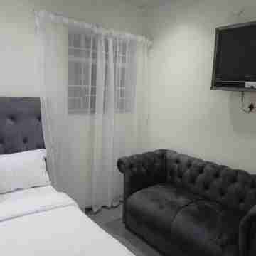 Nice 3-bedroom Aprt with WiFi at 59 lindhorst st Kenilworth Joburg South 2190 Rooms