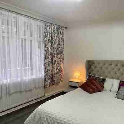 Cozy 2-Bedroom Apartment Rooms