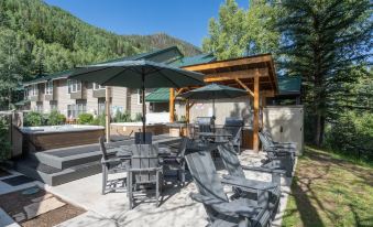Mountainside Inn 419/421 by Alpine Lodging Telluride