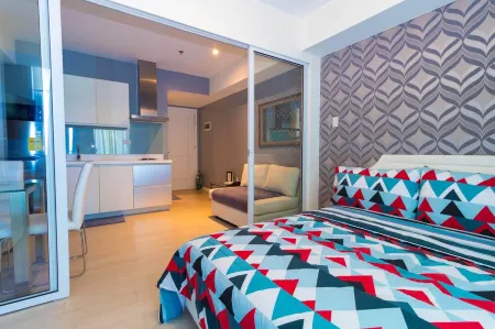 Beach Right At Your Doorstep - Azure Maldives Tower Отели рядом с достопримечательностью «Cathedral Of The King»