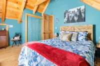Charming 2-bedroom cabin with AC, WiFi on private lake in Dunlap, Tennessee - Homestays