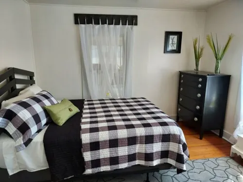 Newly renovated by designer Lynn Homer of Evans, GA.  Available for the Masters. Hotels in McDuffie County