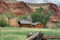 Charming riverfront 2-bedroom cabin in enchanting Dubois with WiFi