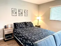 Cozy Montrose studio apartment with free parking & WiFi!