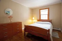 Charming 4-bedroom home with AC and WiFi close to downtown historic Honesdale