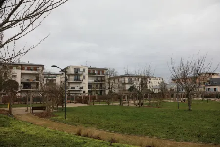 Le Saint Cyrien, 5km from Versailles and 25km from Paris, for Family & Business Отели в г. Сен-Сир-л'Эколь