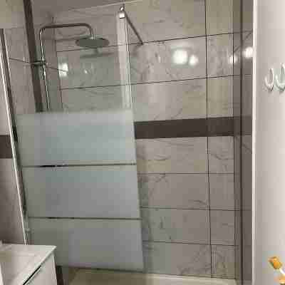 Le Bacquin 21 town center 2 minutes away, train station 700 m away, secure private parking. Rooms